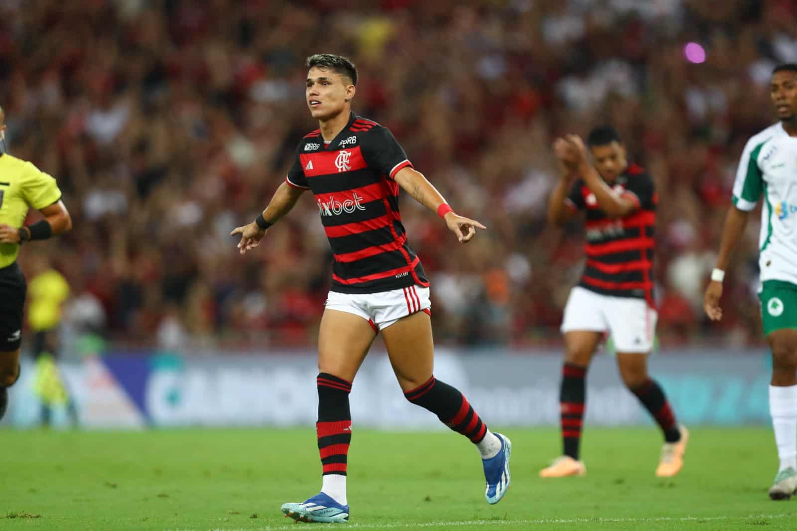 &lsquo;Os externos est&atilde;o voando&rsquo;: Tite e Flamengo s&oacute; tem a ganhar com boa fase do ataque