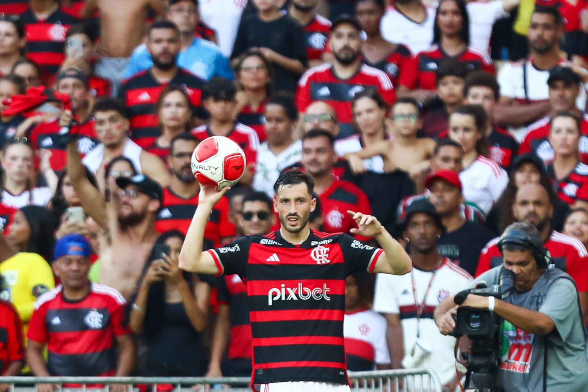 Vi&ntilde;a tem tudo para ser titular pela primeira vez com Tite em Flamengo x Madureira