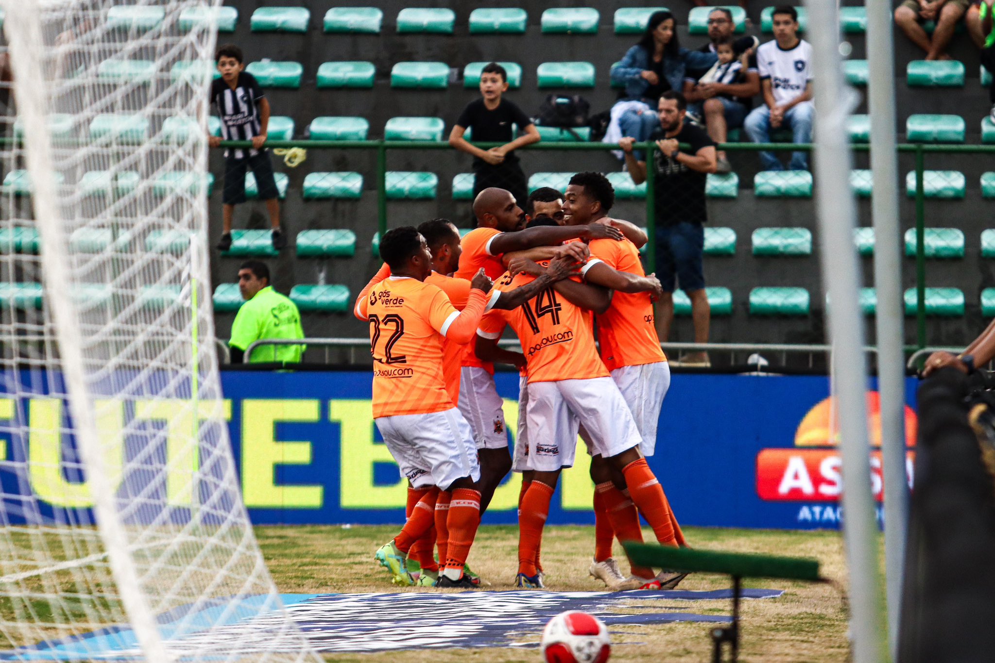 Pedra no sapato dos grandes, Nova Igua&ccedil;u arranca empate do Botafogo no Carioca