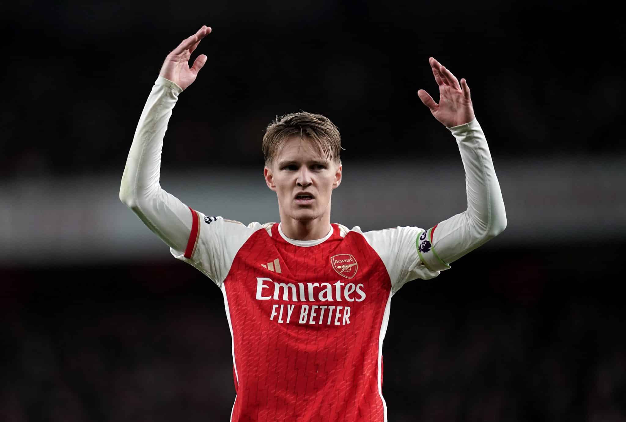 &Oslash;degaard quebrou o sil&ecirc;ncio e respondeu aos cr&iacute;ticos sobre comemora&ccedil;&atilde;o inusitada contra o Liverpool