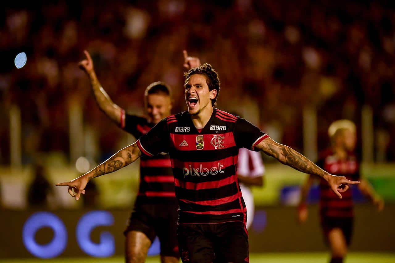 Pedro rouba a cena com tr&ecirc;s gols, e Flamengo assume a lideran&ccedil;a do Carioca ao vencer o Bangu