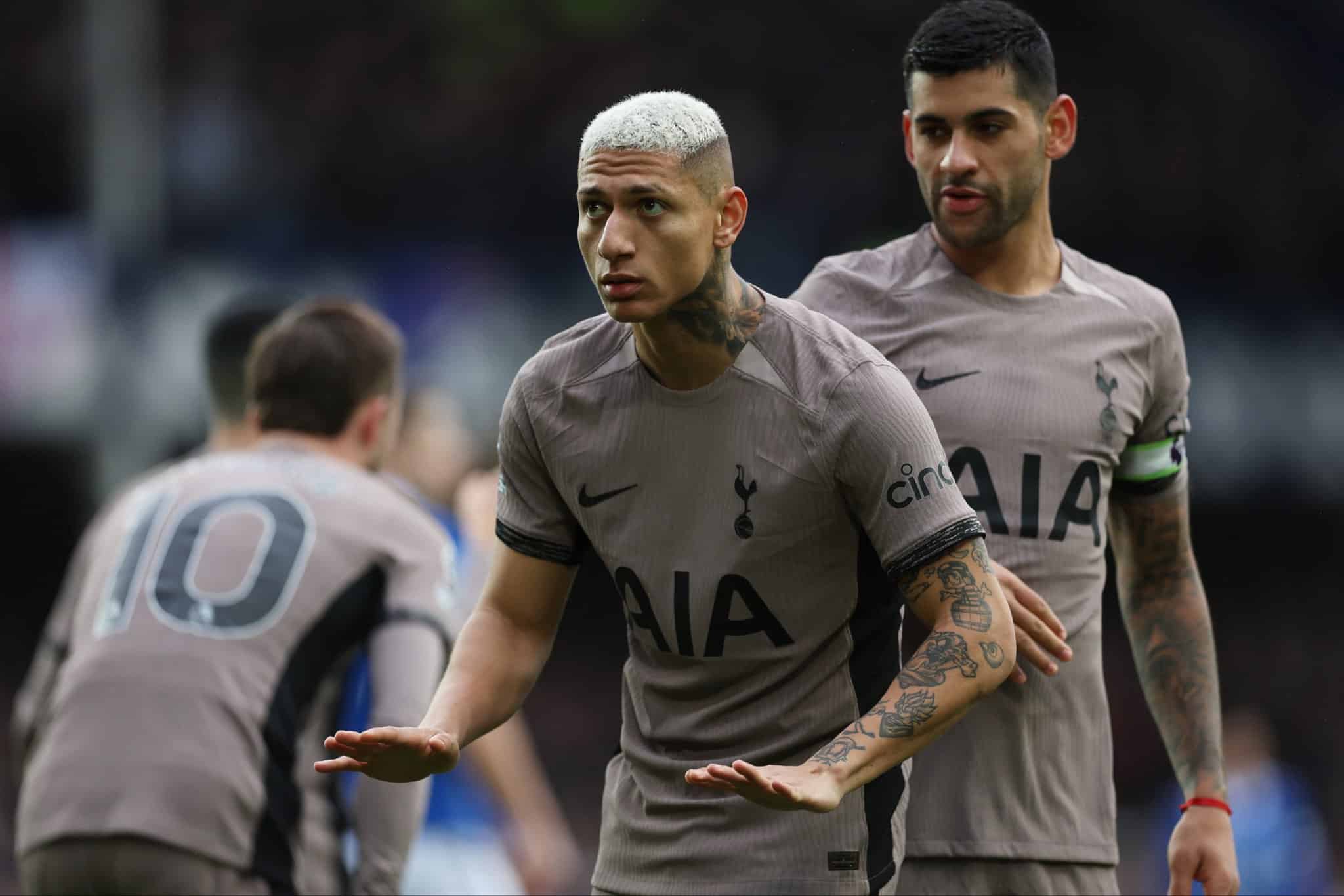 Impar&aacute;vel, Richarlison faz mais dois, mas Everton busca empate no fim contra Tottenham