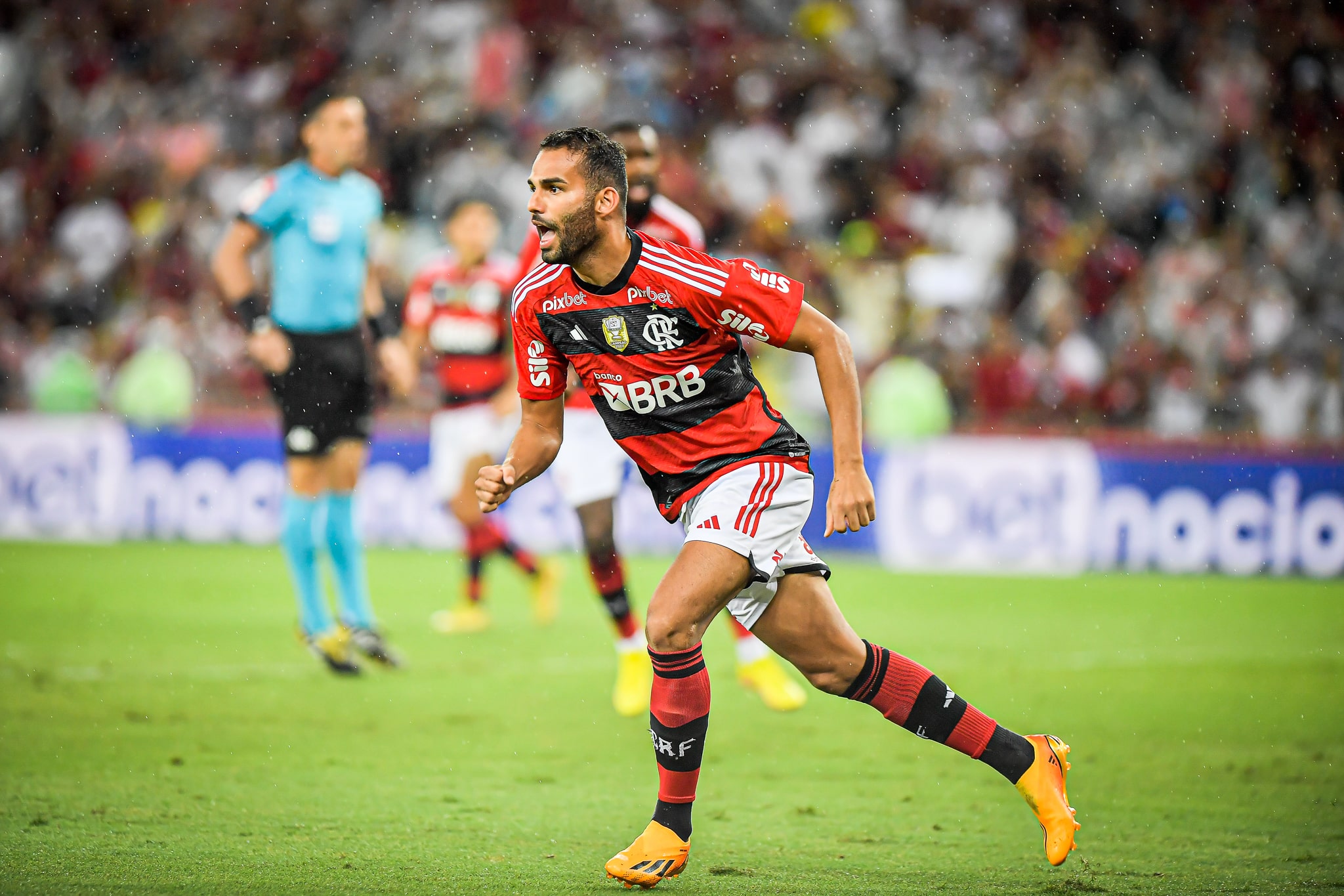 Novela por Thiago Maia ganha novo cap&iacute;tulo, e Flamengo ter&aacute; trabalho para costurar venda