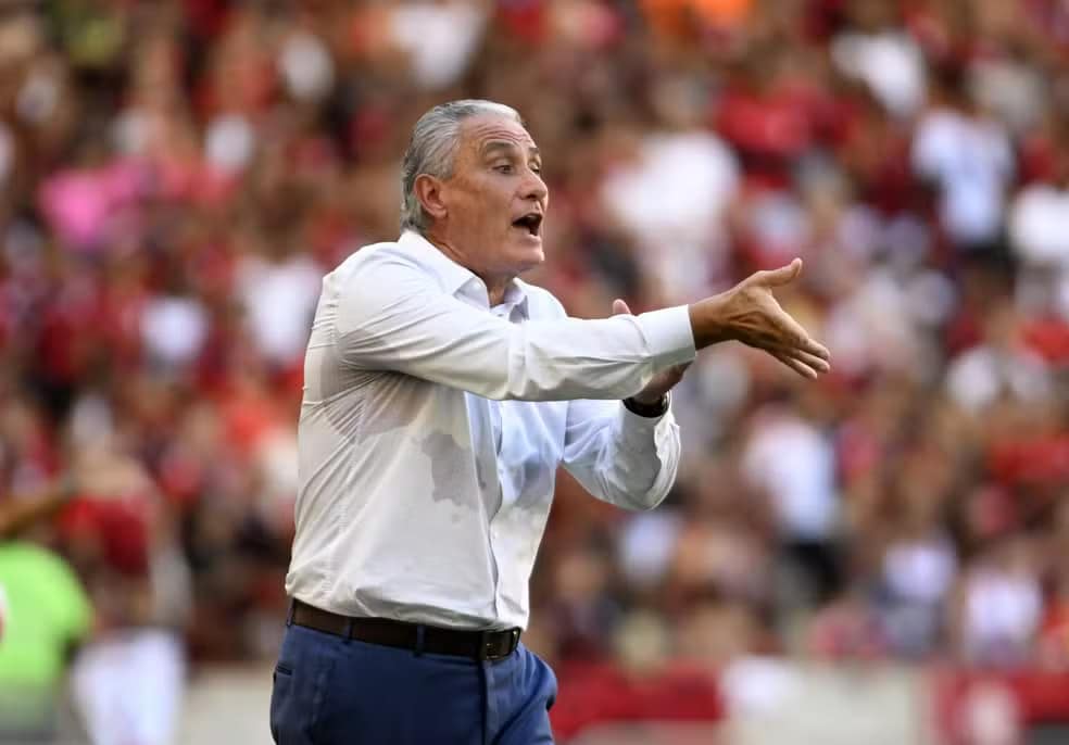 Pergunta sobre Daniel Alves rouba a cena em coletiva &lsquo;protocolar&rsquo; de Tite, p&oacute;s Flamengo x Fluminense