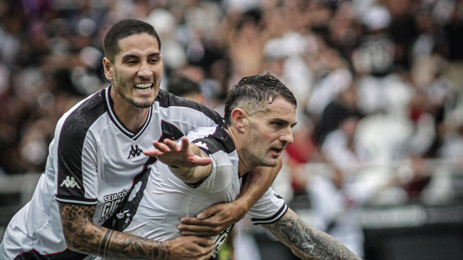 Vasco &eacute; mais efetivo e vence o Botafogo, de virada, em confronto direto pelo Carioca