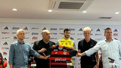 Vi&ntilde;a ataca de sincer&atilde;o em apresenta&ccedil;&atilde;o e exalta fome por t&iacute;tulos no Flamengo