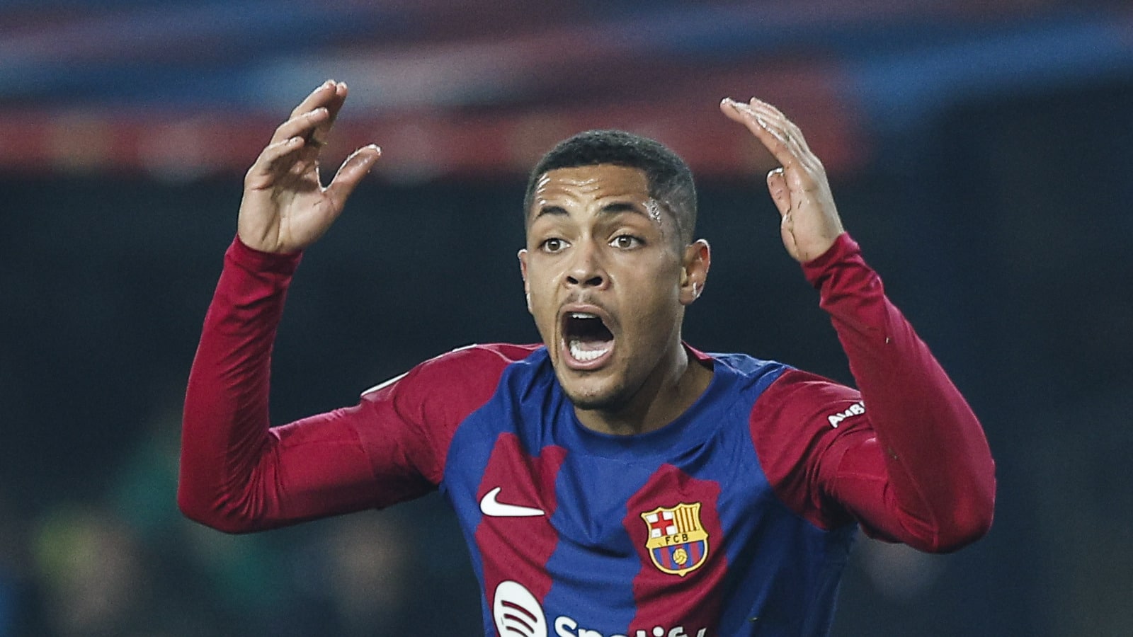 Vitor Roque acusa &aacute;rbitro que o expulsou de fala xenof&oacute;bica