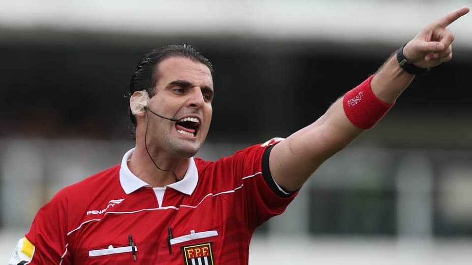 ‘Foi péssimo’: árbitro relembra final do Paulistão entre Santos e Palmeiras em 2015