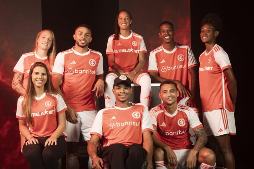 O Internacional lan&ccedil;ou uniforme &agrave; la Arsenal, e com ele quer encerrar jejum &mdash; assim como os Gunners