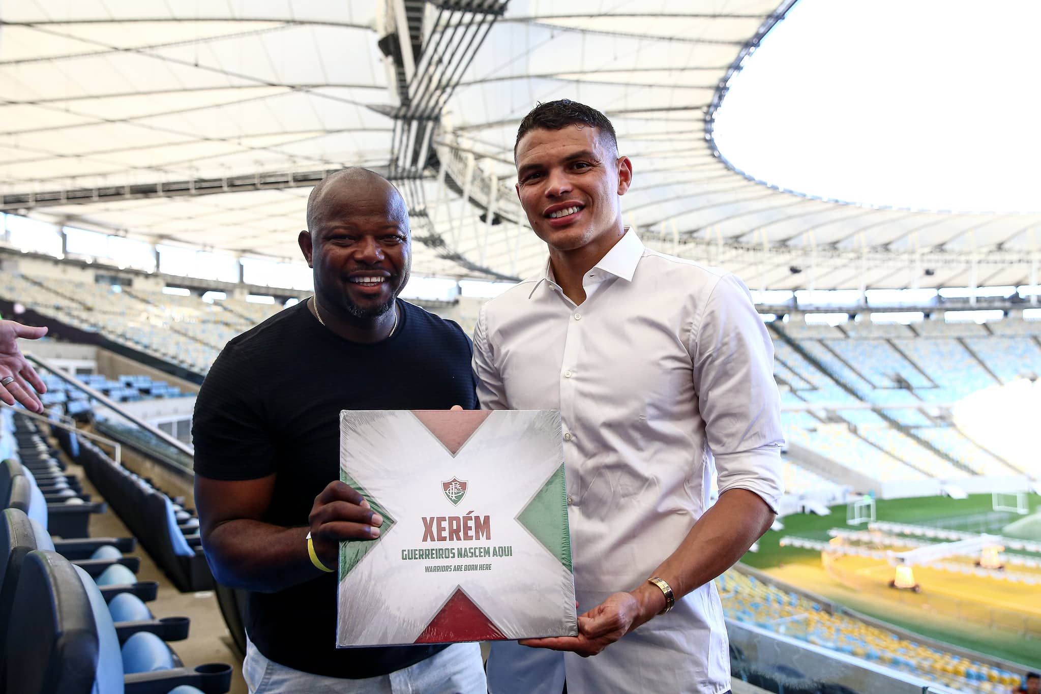 Marc&atilde;o e Thiago Silva juntos em 2022, quando o zagueiro colocou os p&eacute;s na cal&ccedil;ada da fama no Maracan&atilde; - Foto: Lucas Mer&ccedil;on/Fluminense FC