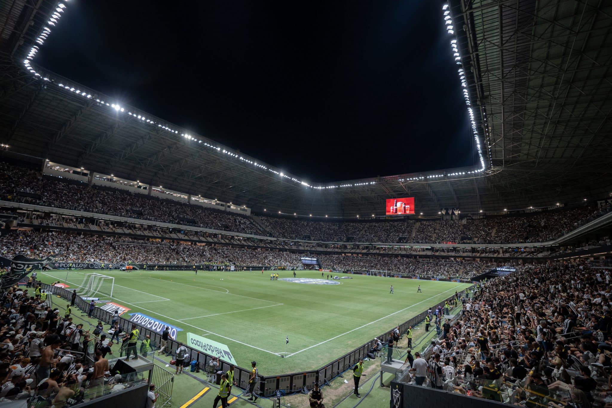 De poss&iacute;vel exclus&atilde;o do Mineiro a apenas multa: Atl&eacute;tico-MG se livra de pena dura por homofobia da torcida