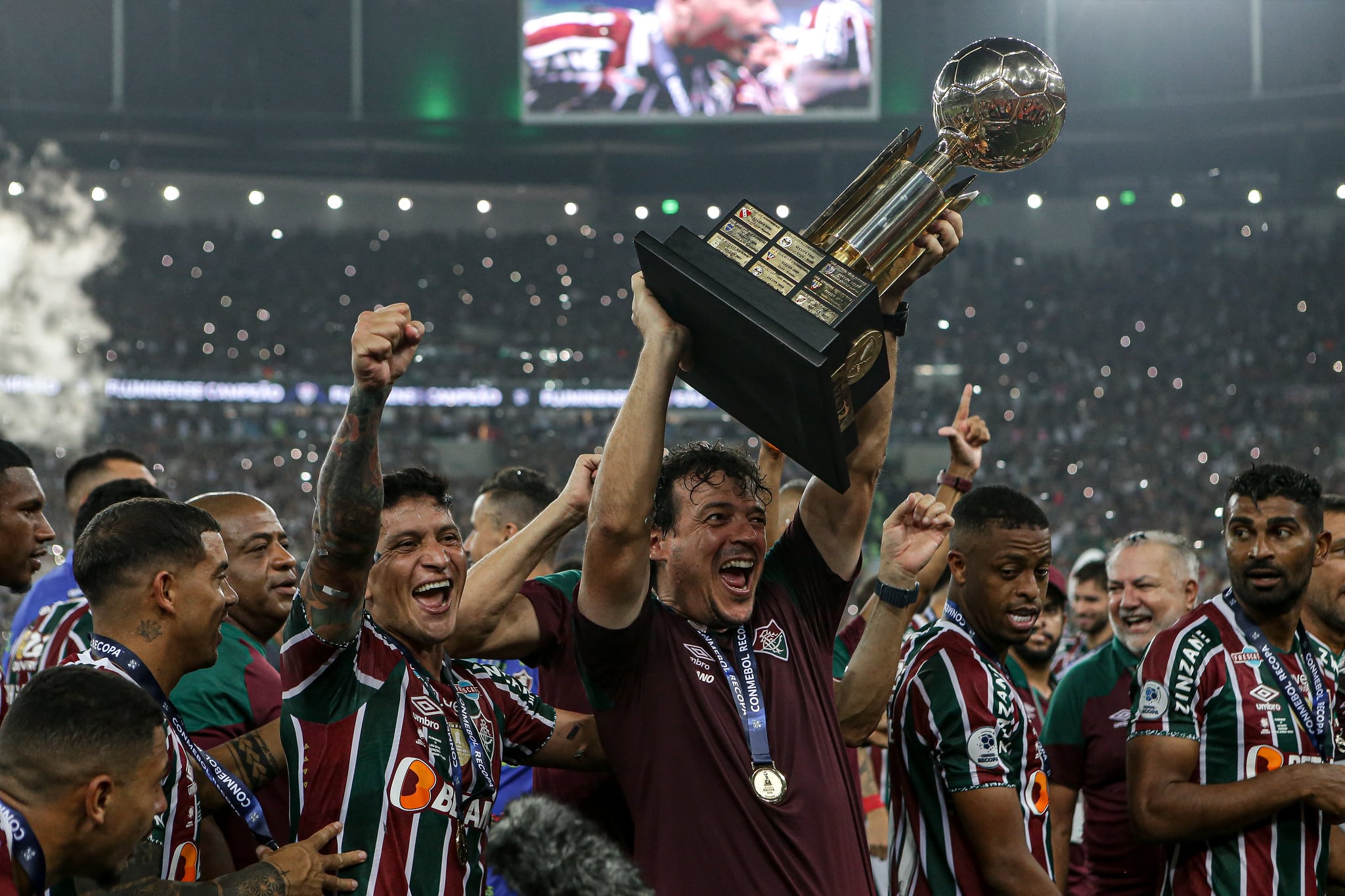 Fluminense de Fernando Diniz exorcizou fantasma da LDU, conquistou a Recopa Sul-Americana e lavou a alma dos tricolores - Foto: LUCAS MER&Ccedil;ON/FLUMINENSE FC