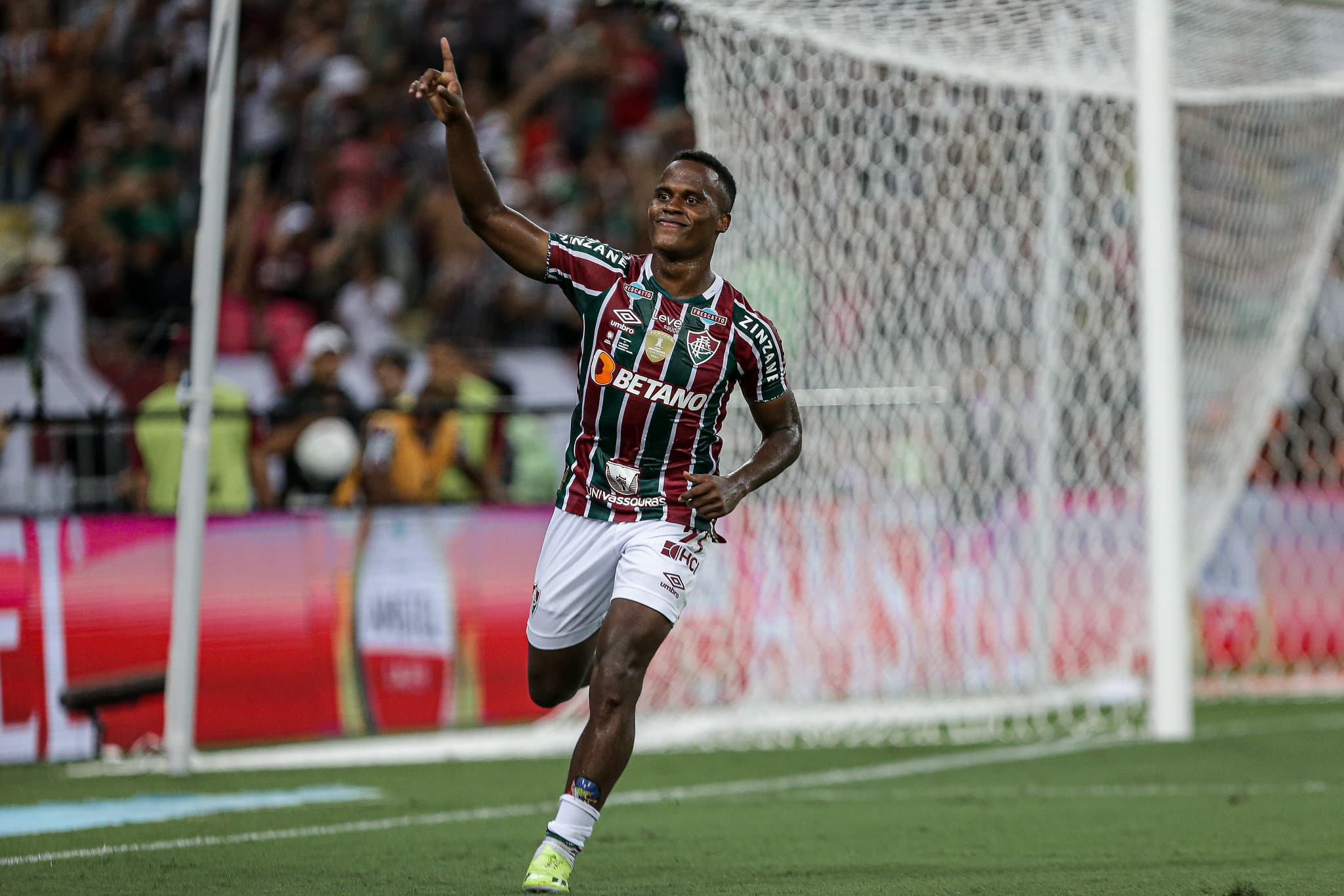 Jhon Arias foi o her&oacute;i do t&iacute;tulo do Fluminense na Recopa Sul-Americana - Foto: LUCAS MER&Ccedil;ON/FLUMINENSE FC