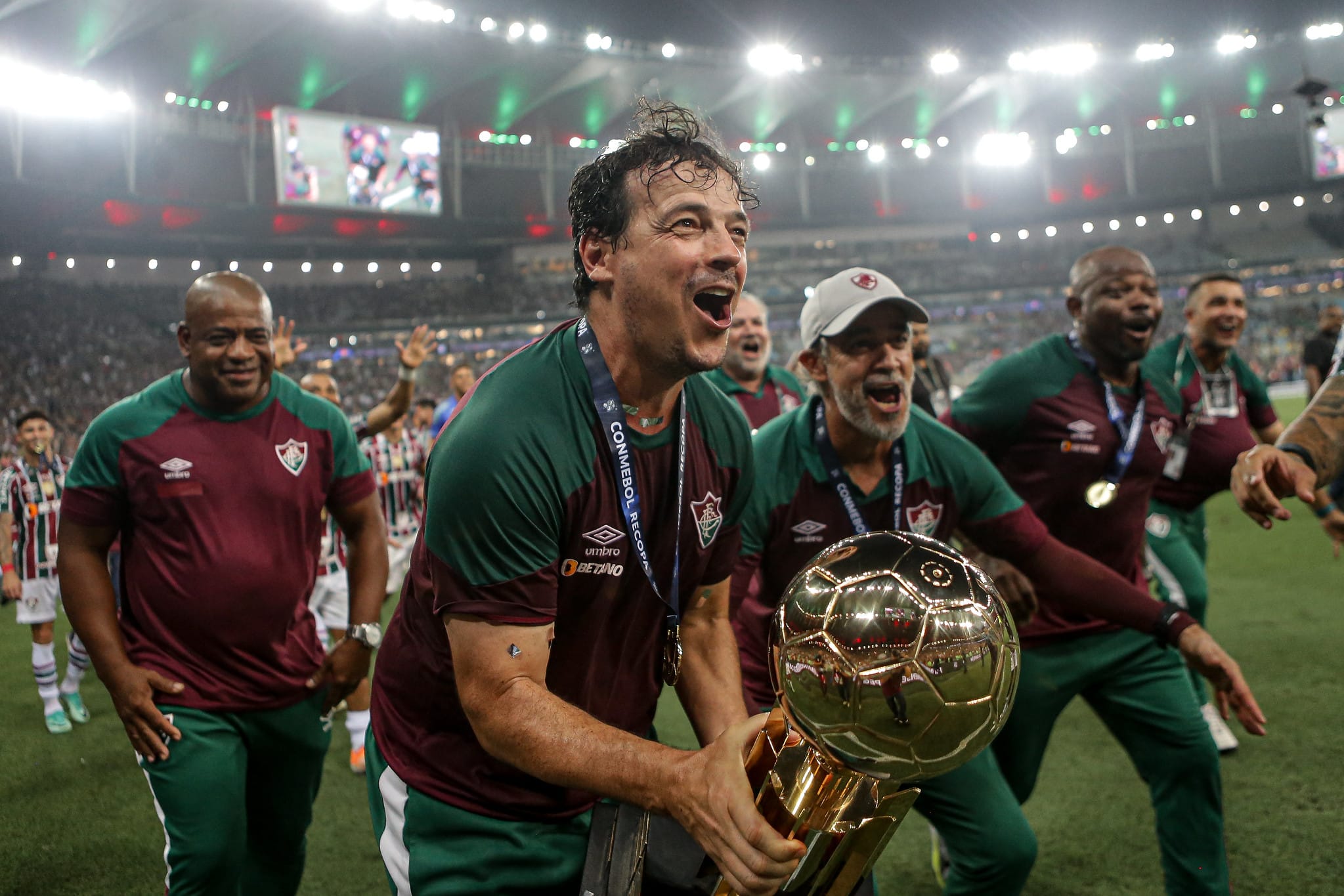 &lsquo;Falta de intelig&ecirc;ncia&rsquo;: Diniz ironiza cr&iacute;ticas a elenco experiente do Fluminense