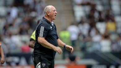 Felip&atilde;o se contradiz e volta a discutir com torcedor, mas Atl&eacute;tico-MG (mais uma vez) fica do lado do treinador