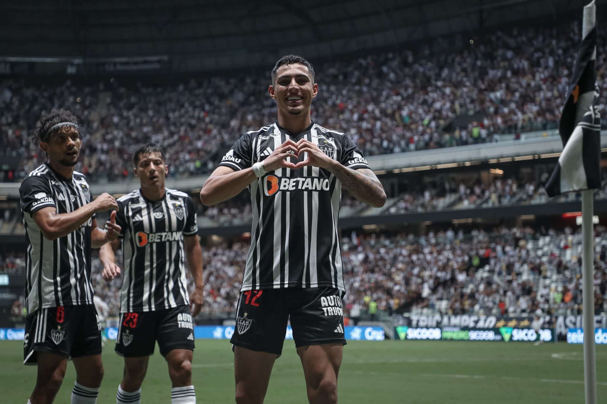 Gol, assist&ecirc;ncia e renova&ccedil;&atilde;o: os &uacute;ltimos dias foram um sonho para Cadu no Atl&eacute;tico-MG