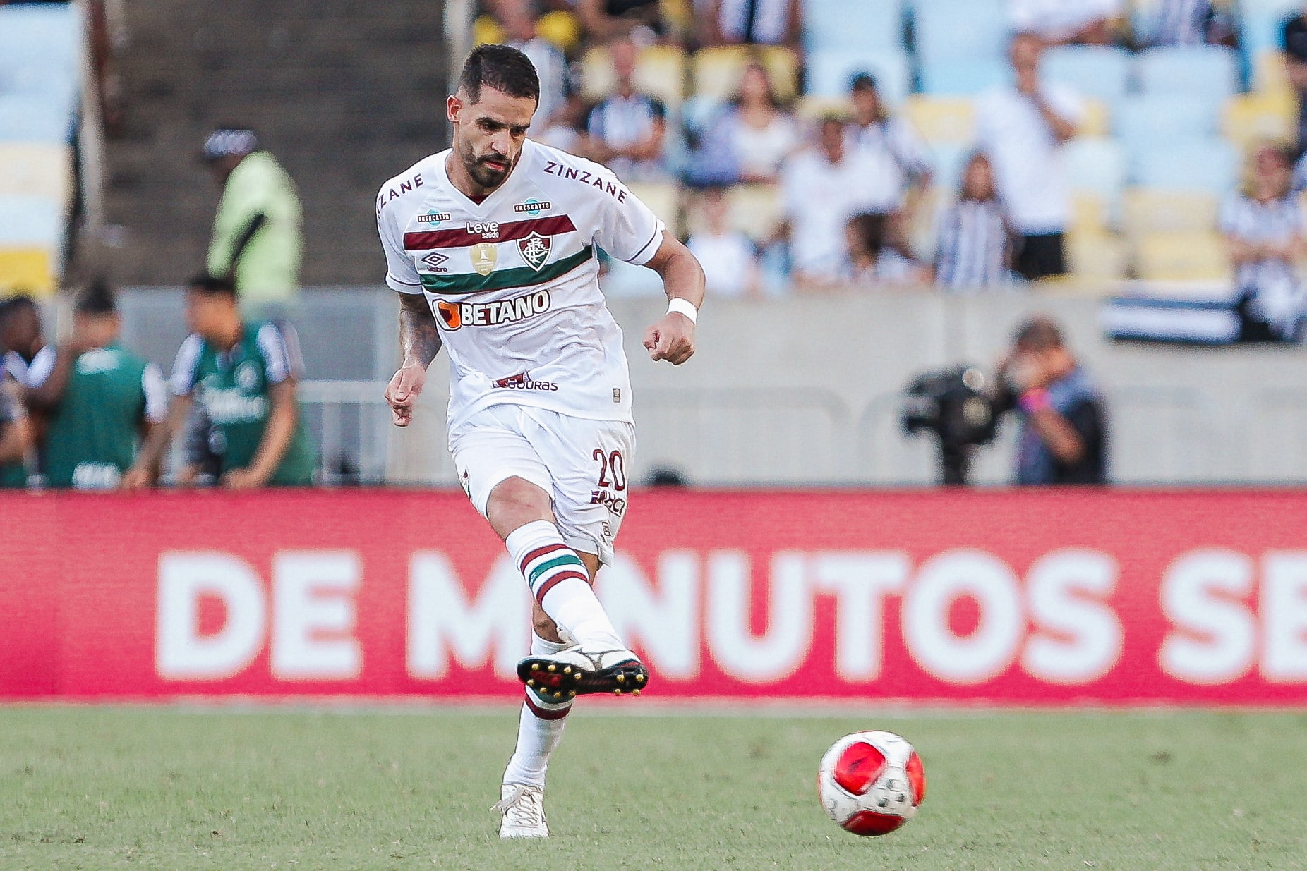 Renato Augusto mostrou preocupa&ccedil;&atilde;o com momento ruim do Fluminense em cl&aacute;ssicos - Foto: Lucas Mer&ccedil;on/Fluminense FC