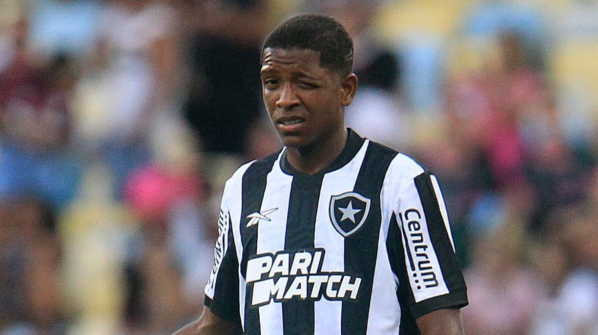 Quem &eacute; a promessa de R$ 160 milh&otilde;es do Botafogo que emocionou e viralizou na estreia como profissional