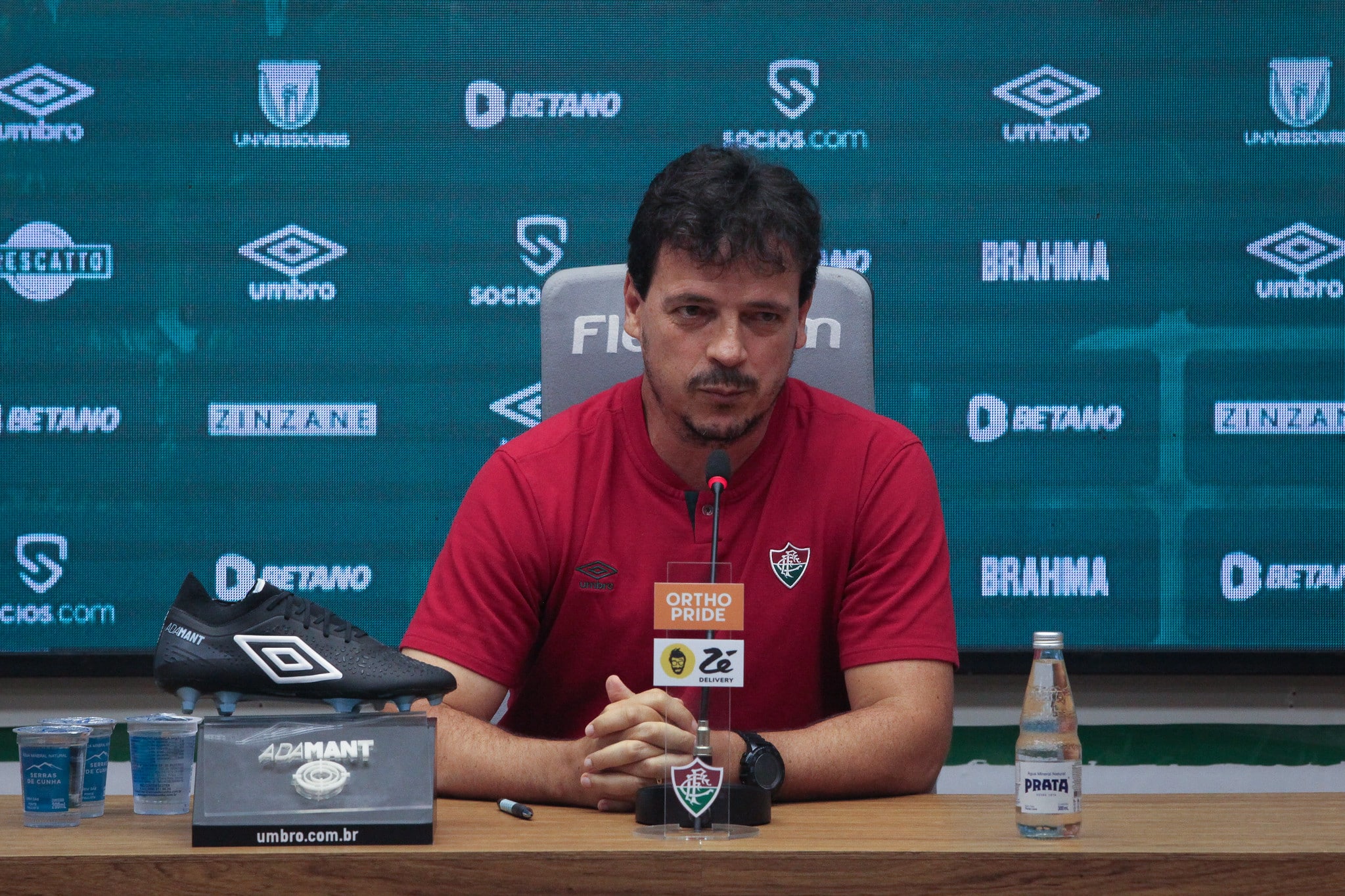 Fernando Diniz convenceu o Fluminense que precisava de uma coletiva para pedir desculpas - Foto: MARCELO GON&Ccedil;ALVES / FLUMINENSE F.C.