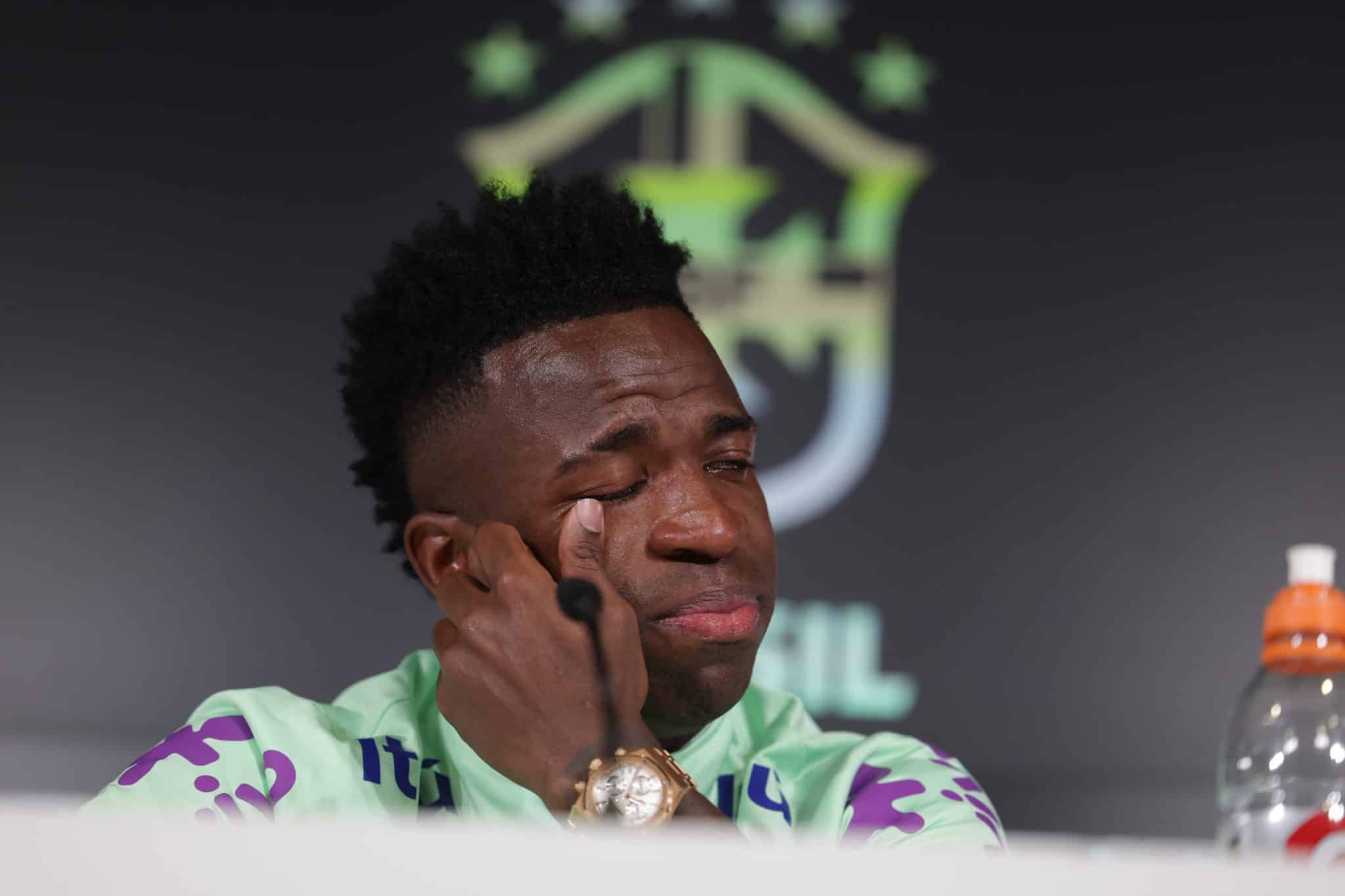 Vini Jr d&aacute; a entrevista mais importante da hist&oacute;ria da Sele&ccedil;&atilde;o