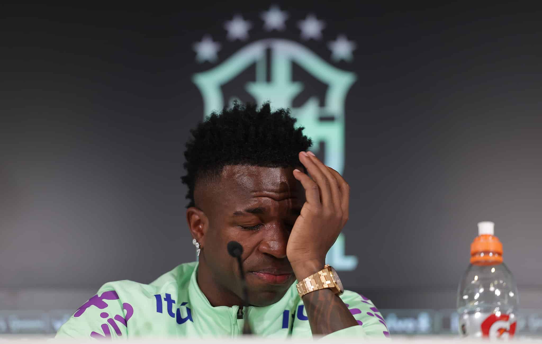 Cuidado especial e respaldo: os bastidores da entrevista hist&oacute;rica&nbsp;de&nbsp;Vini&nbsp;Jr