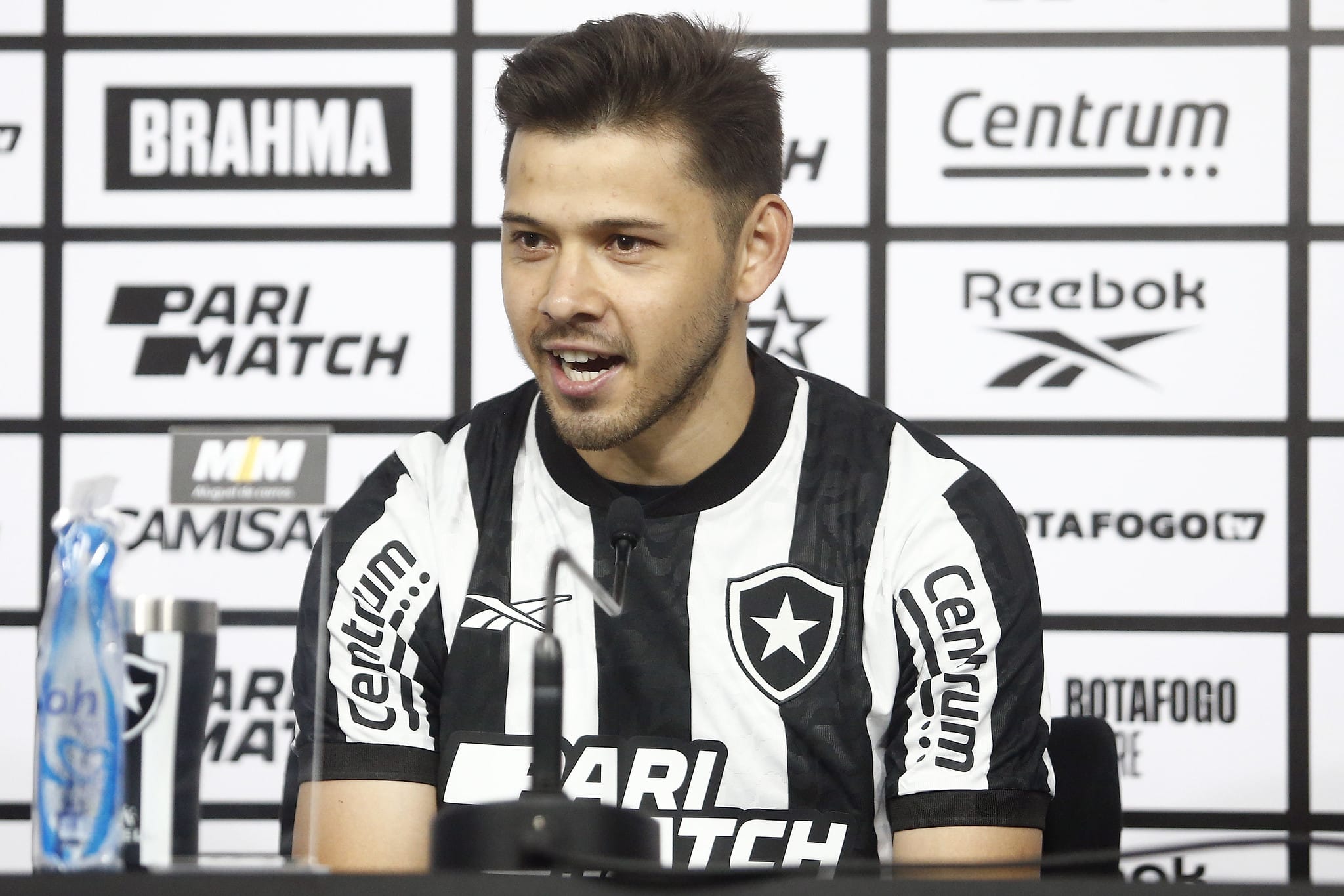 &lsquo;Dez vezes Garrincha&rsquo;: &Oacute;scar Romero exalta passado e projeta futuro do Botafogo