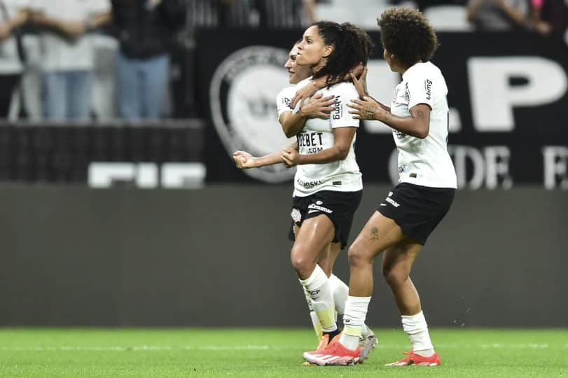 Corinthians vence de novo, afunda o Internacional e dispara no Brasileiro Feminino