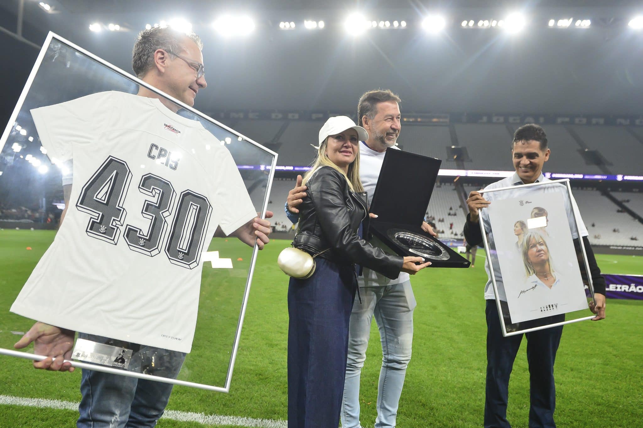Cris Gambar&eacute; sai, mas deixa planejamento para feminino do Corinthians at&eacute; 2025