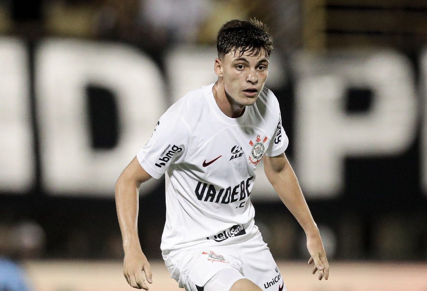 Filho do Terr&atilde;o, Breno Bidon mostra servi&ccedil;o como titular no Corinthians e ganha espa&ccedil;o com Ant&oacute;nio Oliveira