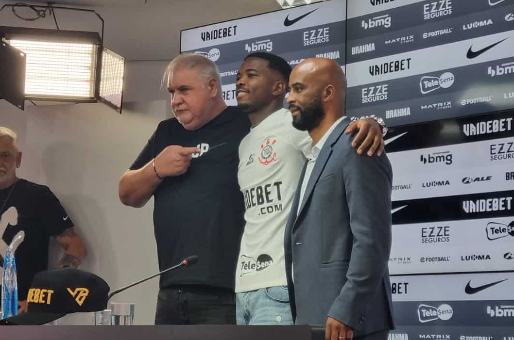Em apresenta&ccedil;&atilde;o, Cac&aacute; confirma pedido de Cuca e motivo para responder &lsquo;sim&rsquo; ao Corinthians