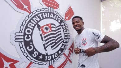 Corinthians anuncia zagueiro Cac&aacute;, ex-Athletico, que chega para brigar por titularidade