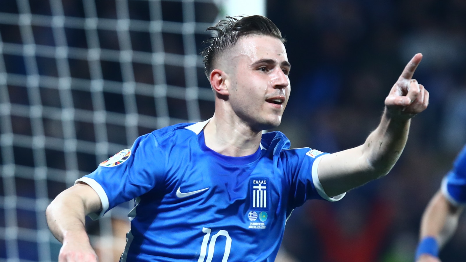 Gr&eacute;cia destr&oacute;i Cazaquist&atilde;o e mant&eacute;m acesa a chama do bi da Eurocopa