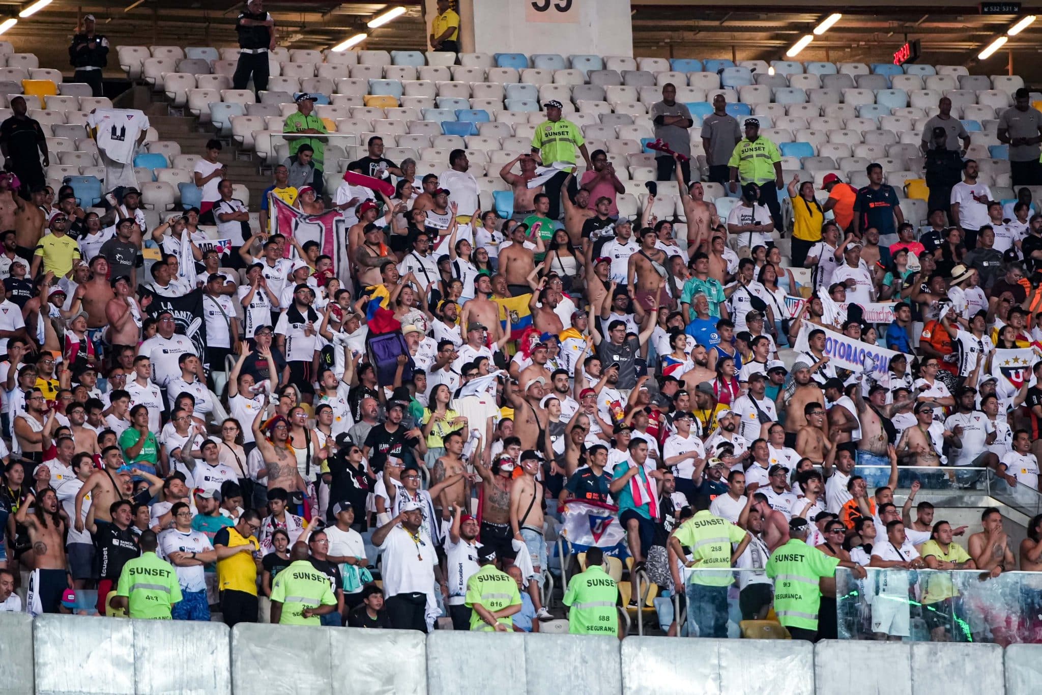 Torcedor do Fluminense filma equatoriano imitando macaco em sua dire&ccedil;&atilde;o e o acusa de racismo