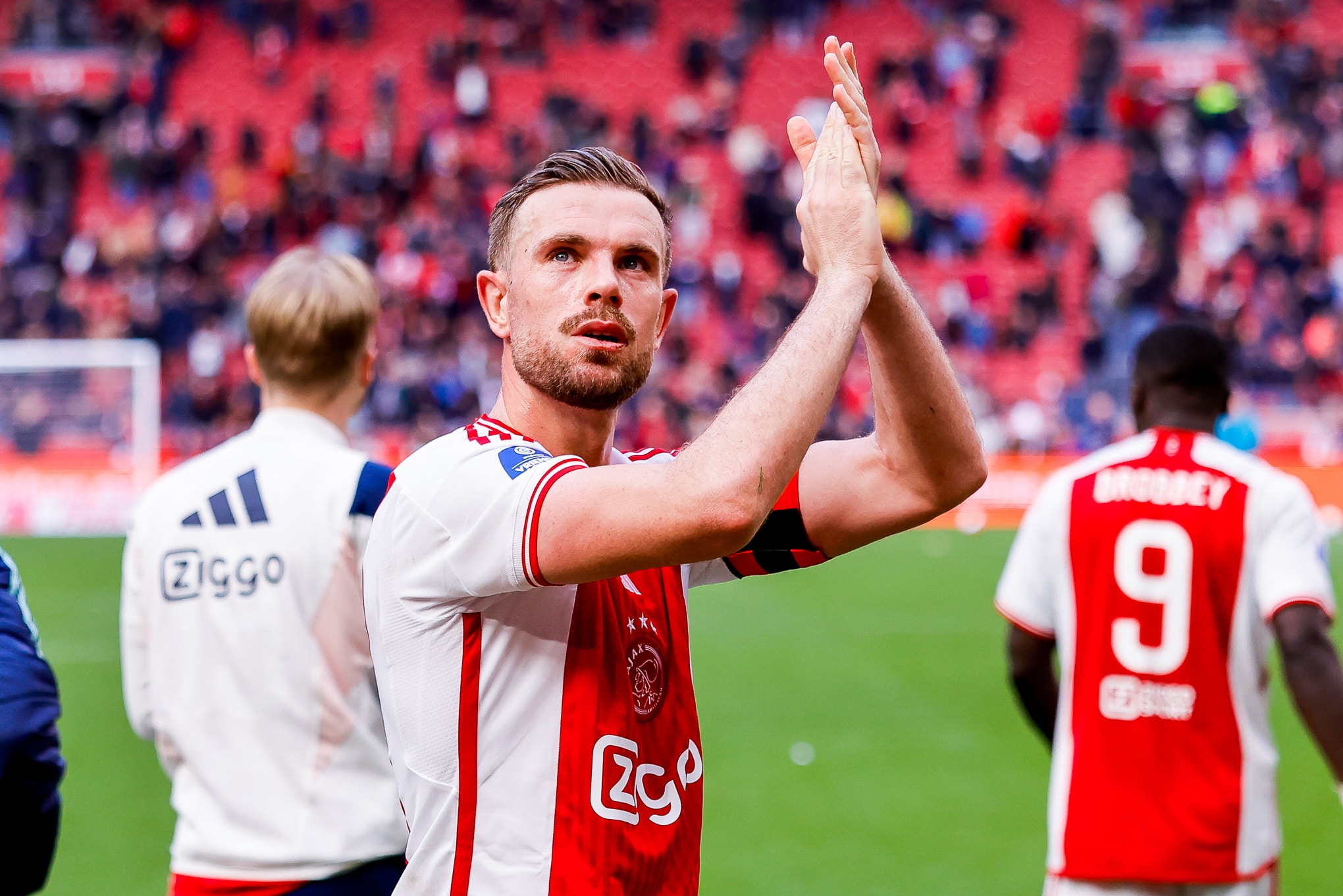 Henderson acha que Liverpool fez bem em vend&ecirc;-lo, mas pede chance na sele&ccedil;&atilde;o