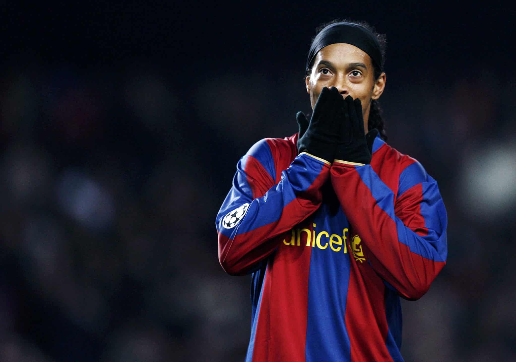 Separamos 3 v&iacute;deos que te far&atilde;o chorar de saudade de ver Ronaldinho jogar
