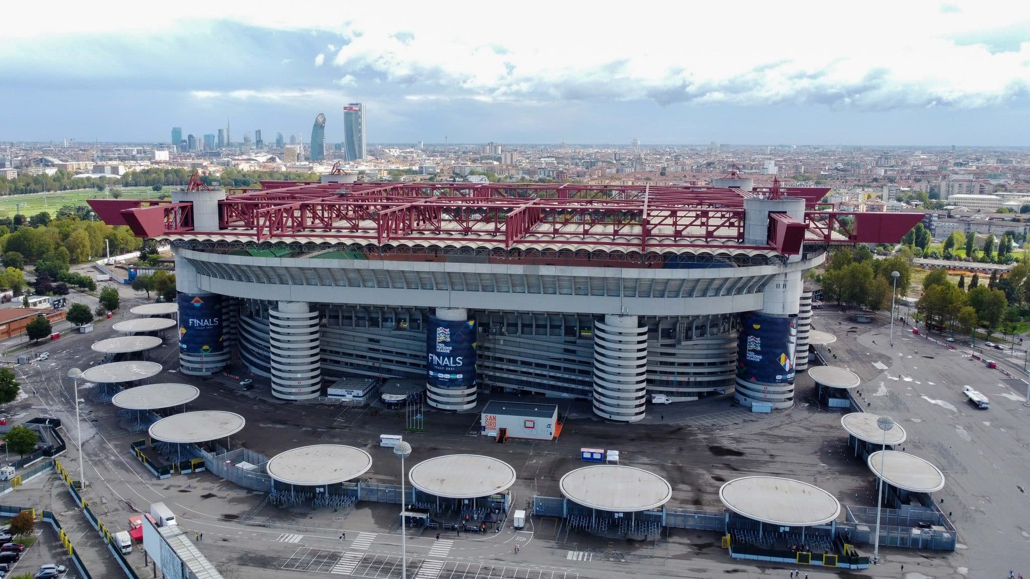 San Siro: Por que est&aacute;dio de Inter e Milan ser&aacute; demolido e o que vai acontecer com os rivais