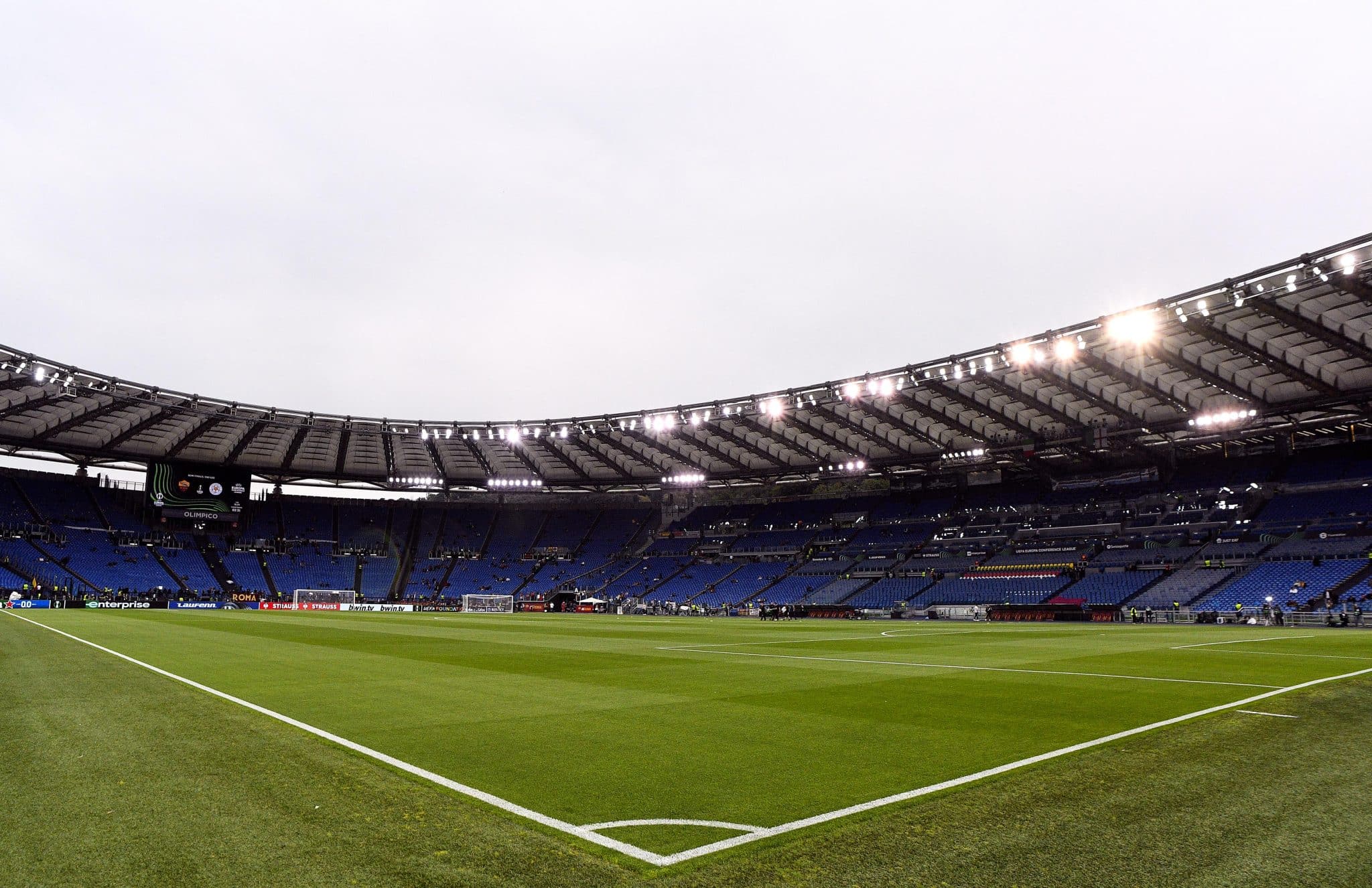 Torcedores do Brighton s&atilde;o esfaqueados e roubados em Roma