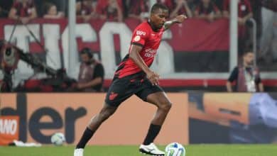 Corinthians precisa de um lateral e um volante, mas ter&aacute; que se contentar apenas com a chegada de Cac&aacute;