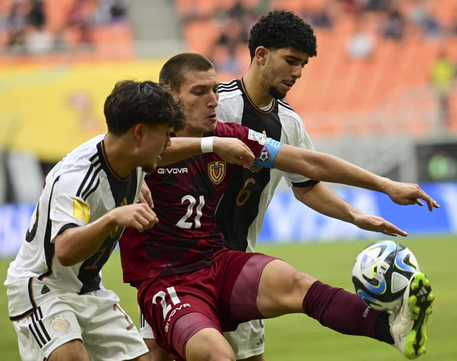 Santos encaminha a contrata&ccedil;&atilde;o do jovem Nicola Profeta; veja valores e tempo de contrato