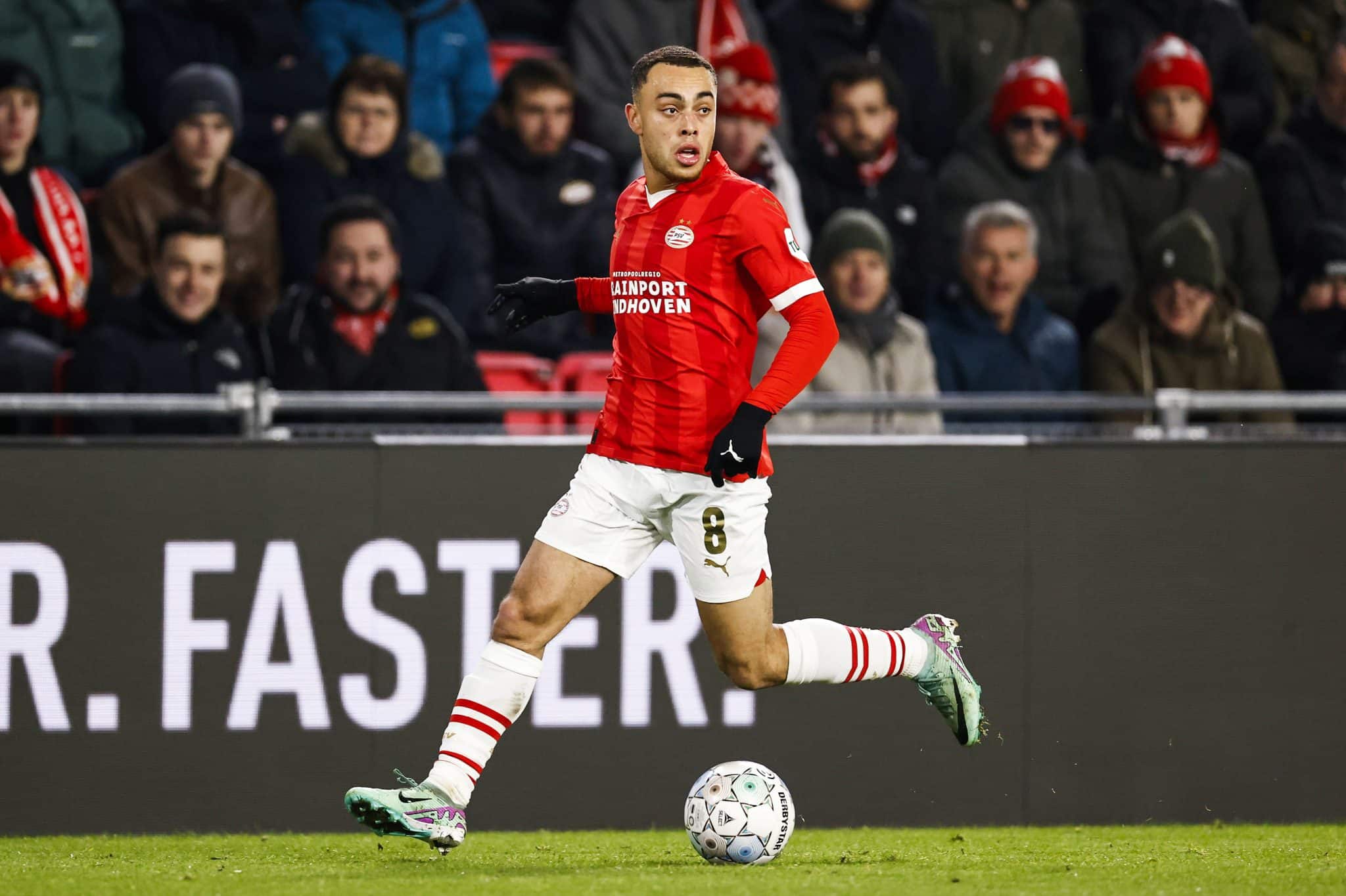 O plano do Barcelona para manter Jo&atilde;o Cancelo passa por Sergino Dest