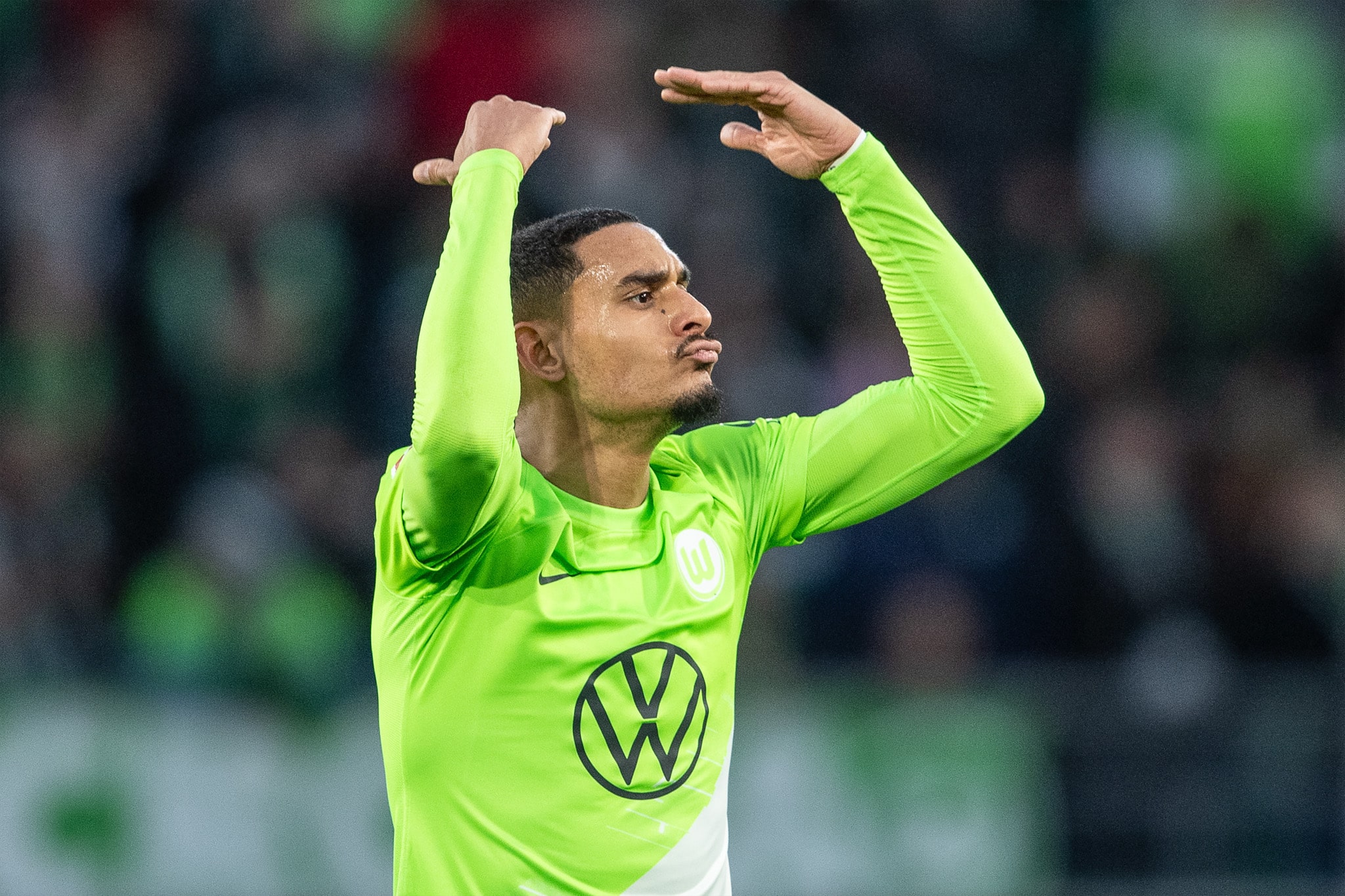 Milan e Juventus v&atilde;o fazer cl&aacute;ssico fora de campo por refor&ccedil;o vindo da Bundesliga