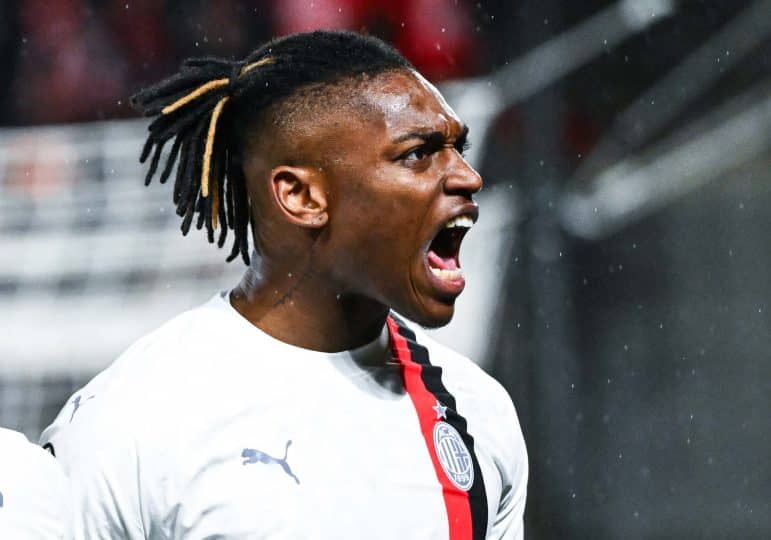 Recital de Rafael Leão garante vitória do Milan contra Fiorentina