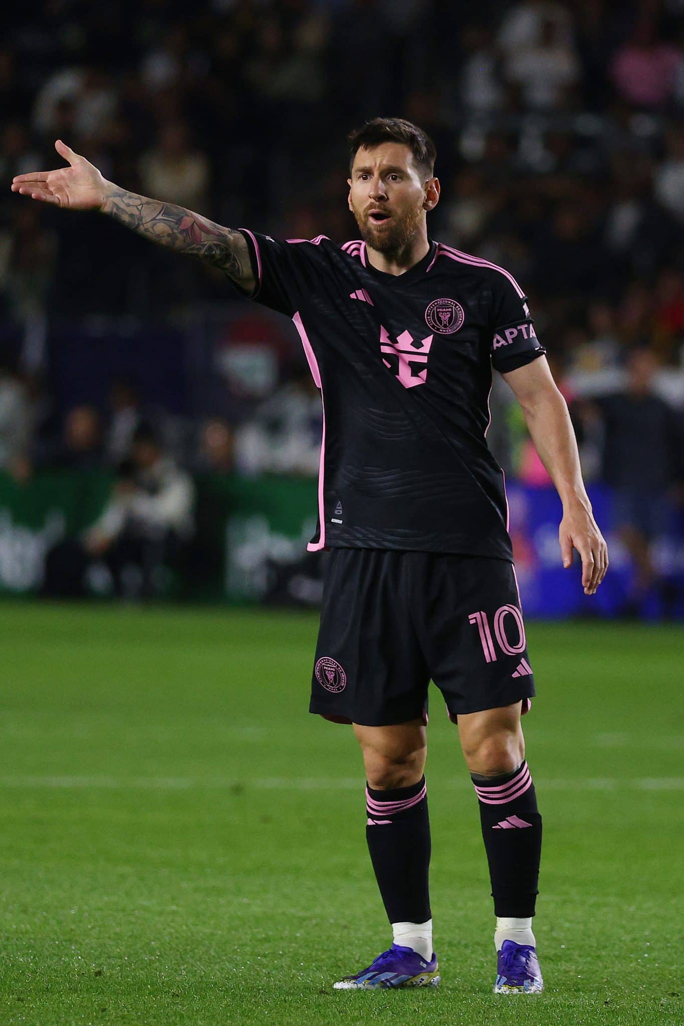 &Aacute;rbitro brasileiro &eacute; sacado de cl&aacute;ssico da MLS ap&oacute;s fotos com a camisa do Inter Miami virem &agrave; tona