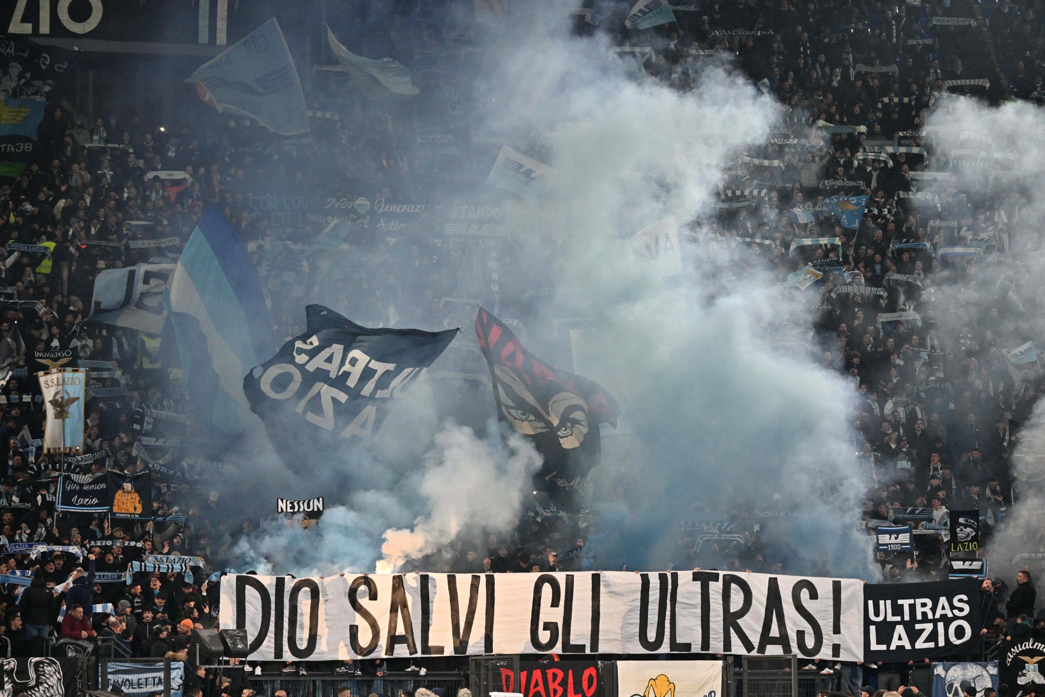 Cantos fascistas de parte da torcida da Lazio n&atilde;o se limitam aos est&aacute;dios e chegam &agrave; Munique