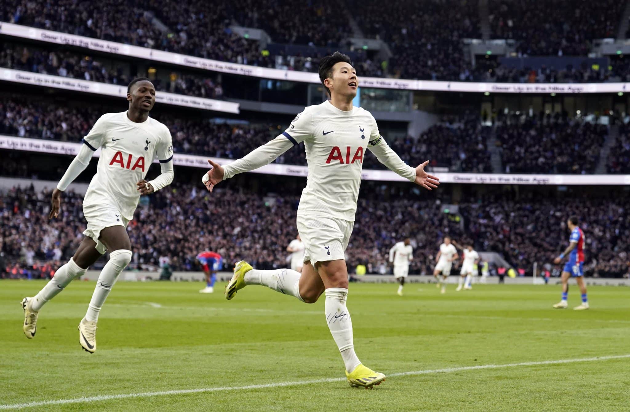 Empurrado por sua torcida, Tottenham arranca virada do Crystal Palace