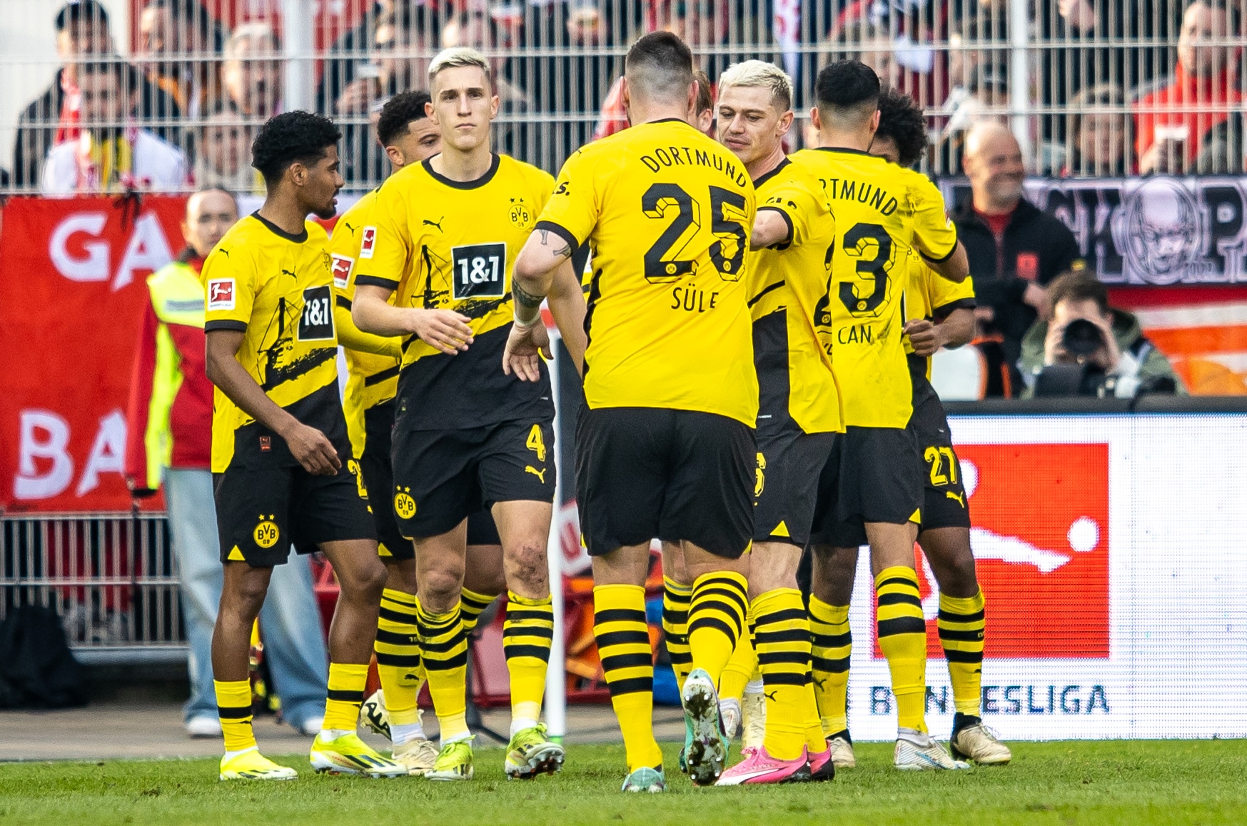 Vit&oacute;ria fora de casa contra o Union Berlin garante Borussia Dortmund na zona da Champions e cargo de Terzic