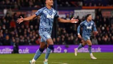Aston Villa bobeia muito na defesa (de novo), mas vence o Luton Town com show de Ollie Watkins