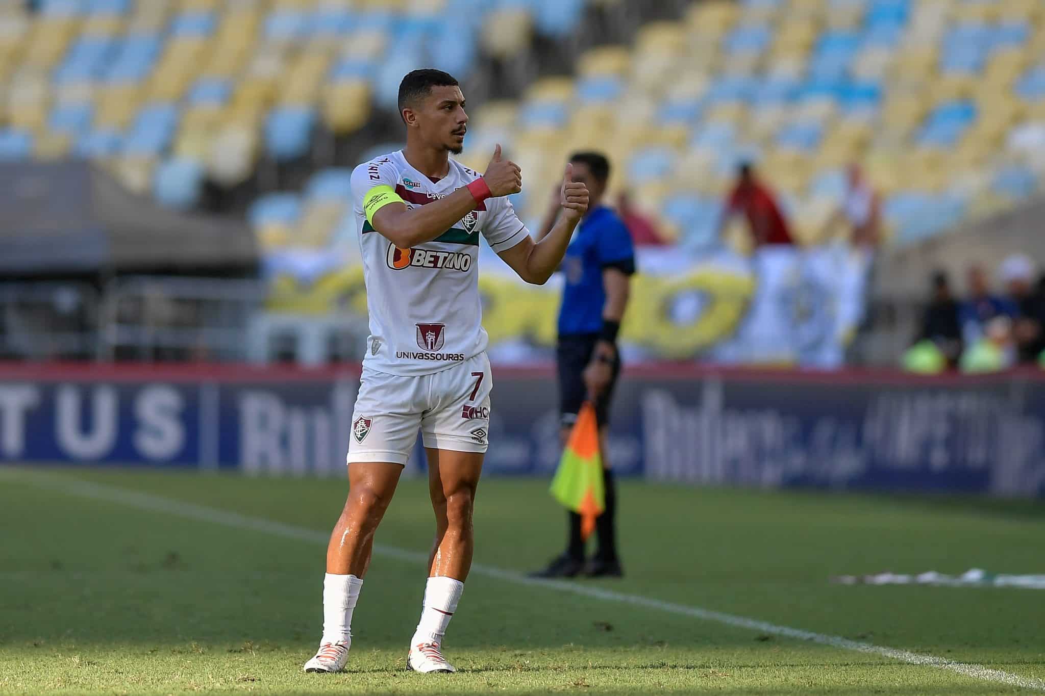 Andr&eacute; falhou, fez p&ecirc;nalti e foi expulso quando o Fluminense empatou o cl&aacute;ssico com o Botafogo - Foto: Icon sport