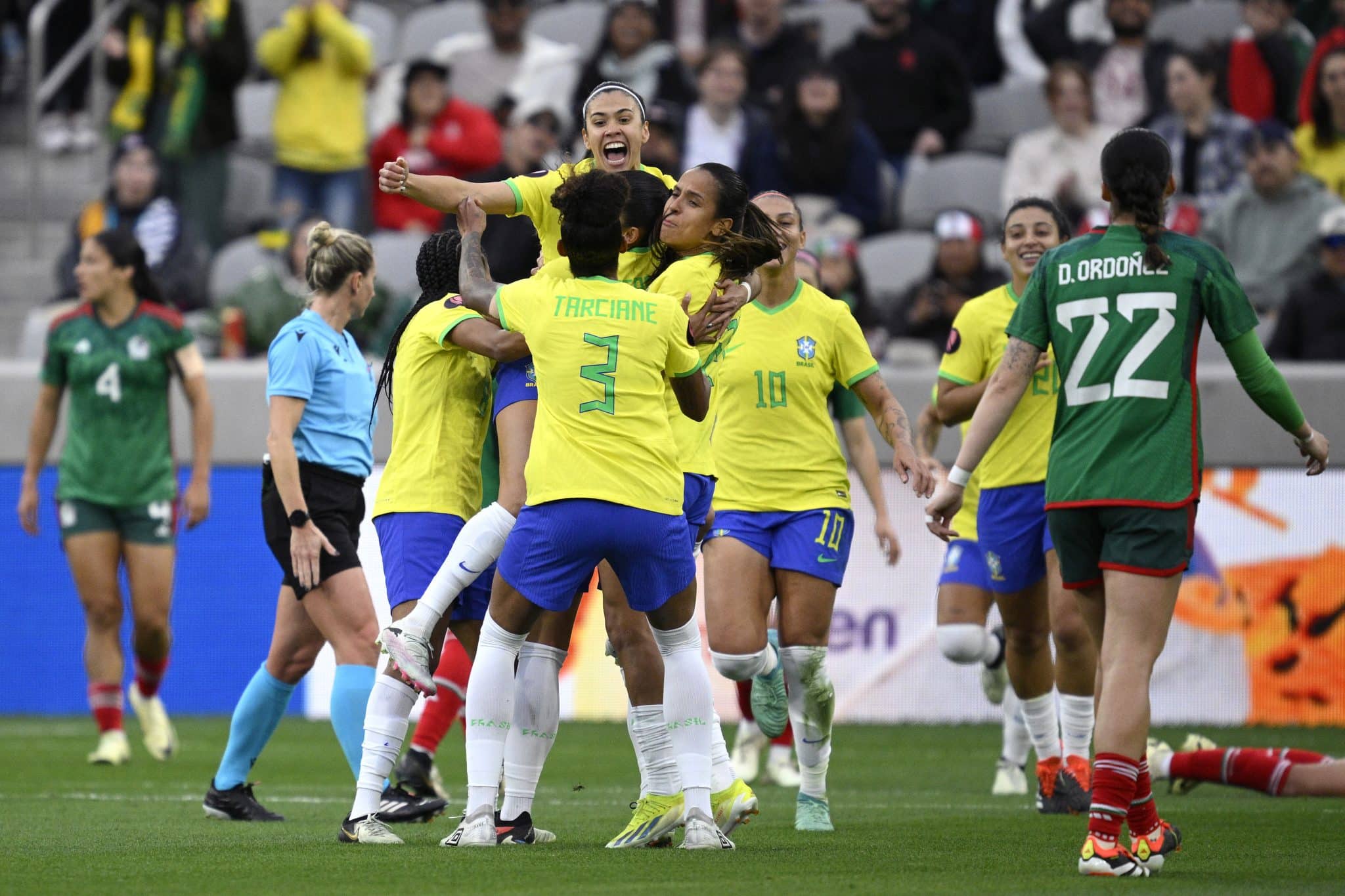 Brasil atropela o M&eacute;xico e carimba vaga na decis&atilde;o da Copa Ouro Feminina