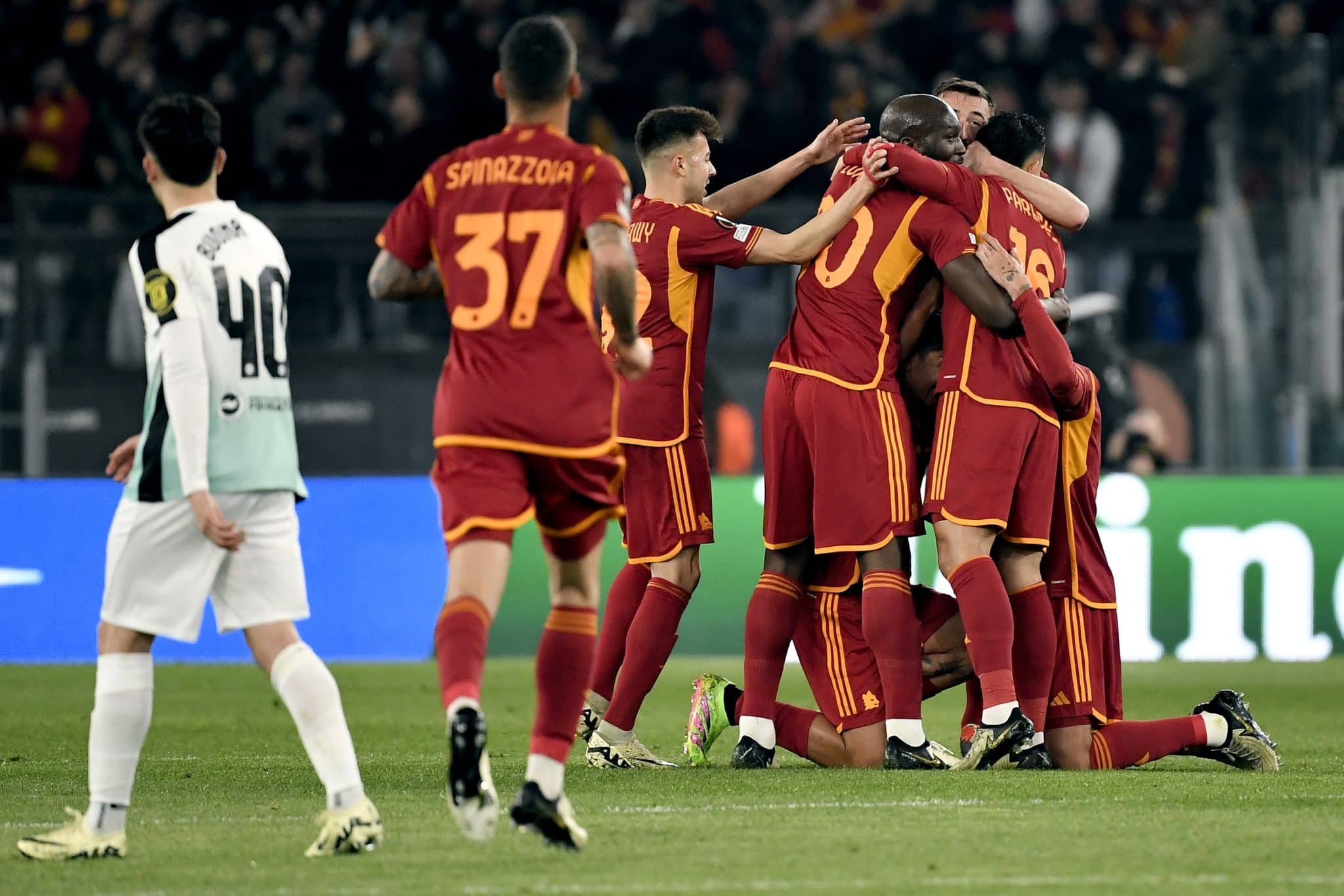 Roma humilha Brighton, e coloca um p&eacute; e meio nas quartas da Liga Europa: &eacute; o efeito De Rossi